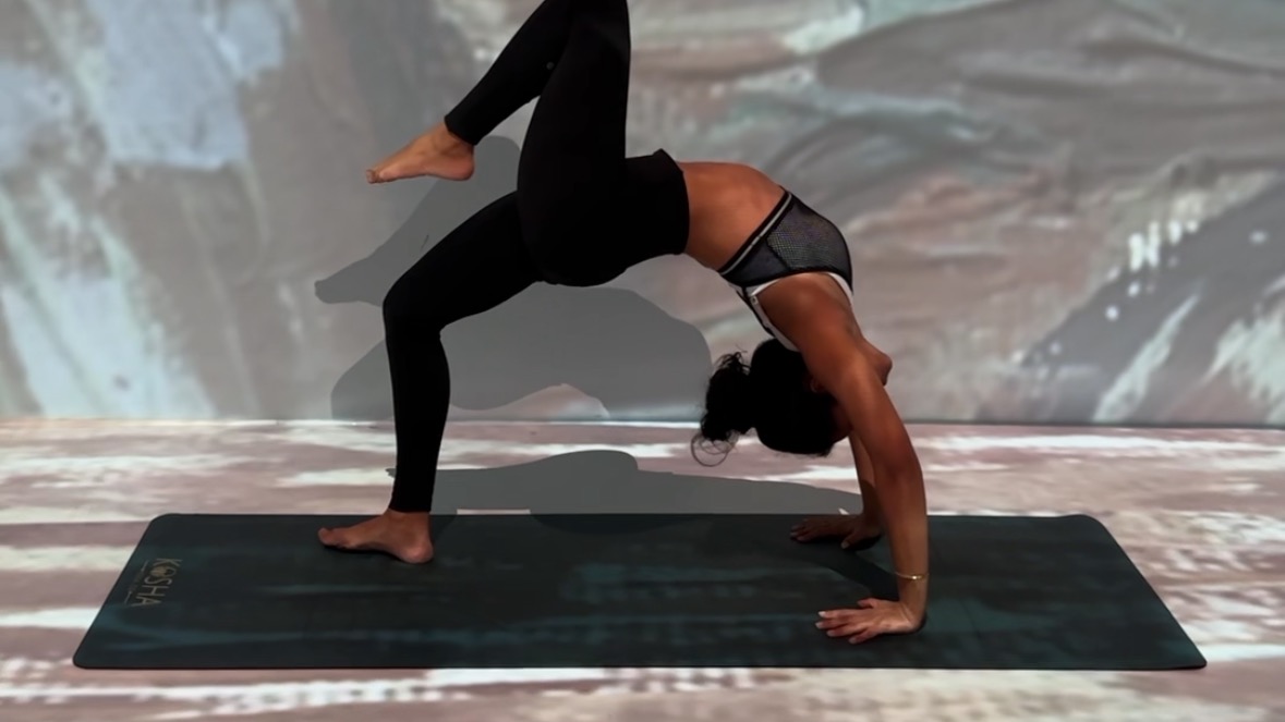 Yoga + sound bowl experience at the Van Gogh Immersive exhibition - Image 2